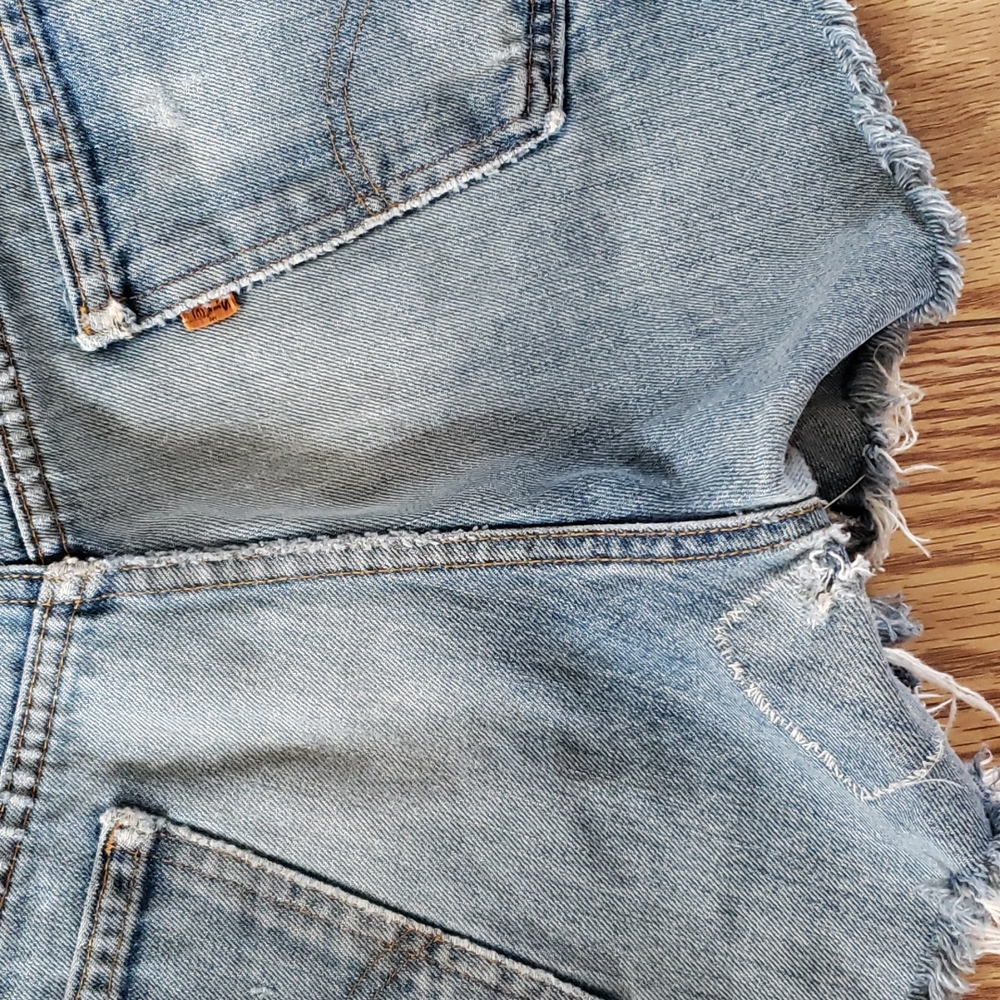 1970s Levi Distressed Cut Offs Shorts 34" Waist true vintage - Picture 5 of 8